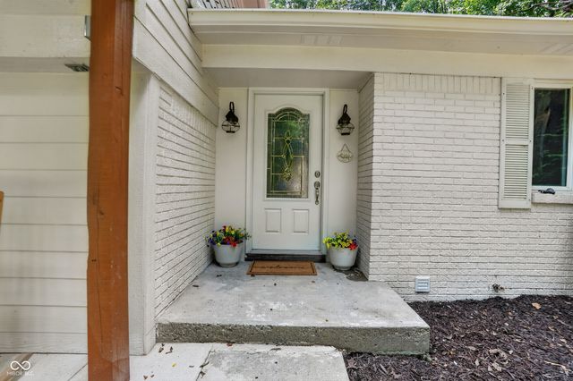 226 Saddlebrook Drive, Zionsville, IN 46077