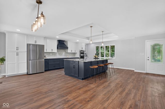226 Saddlebrook Drive, Zionsville, IN 46077