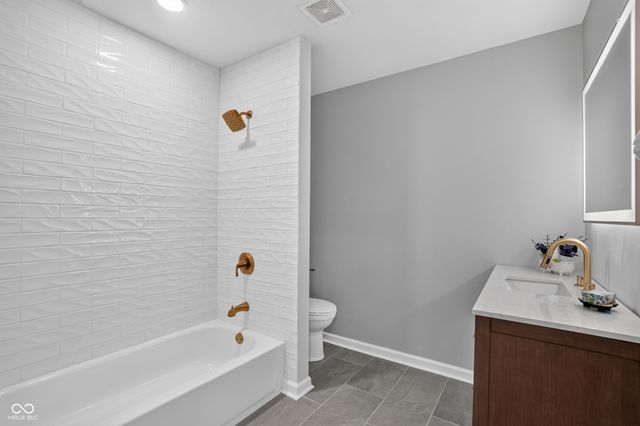 226 Saddlebrook Drive, Zionsville, IN 46077
