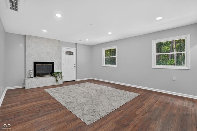 226 Saddlebrook Drive, Zionsville, IN 46077