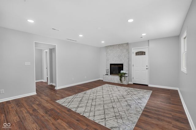 226 Saddlebrook Drive, Zionsville, IN 46077
