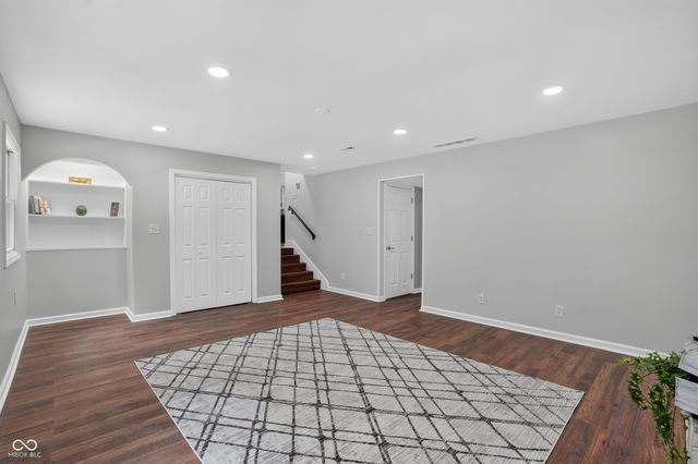 226 Saddlebrook Drive, Zionsville, IN 46077