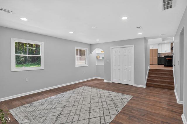 226 Saddlebrook Drive, Zionsville, IN 46077