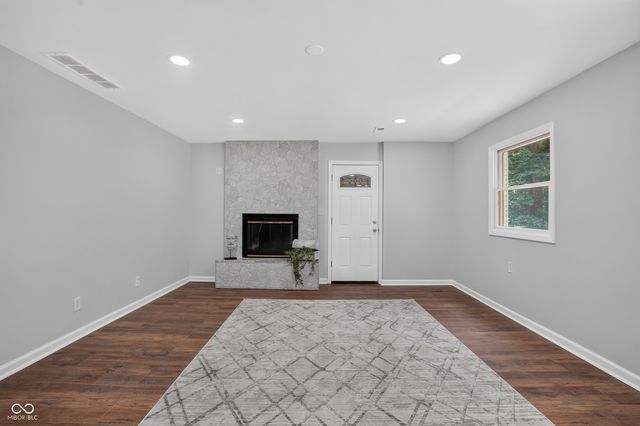226 Saddlebrook Drive, Zionsville, IN 46077