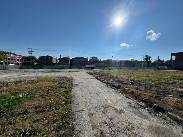 6760 N Northwest Highway, Chicago, IL 60631