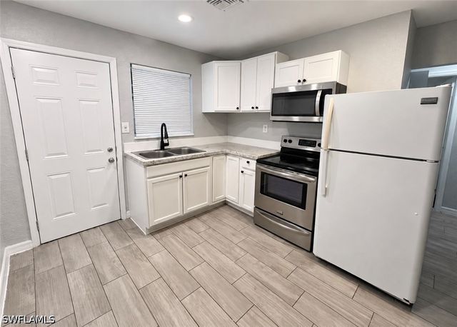 1140 4th WAY, North Fort Myers, FL 33903