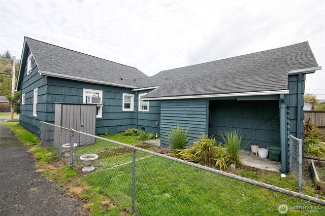 148 Eklund Avenue, Hoquiam, WA 98550