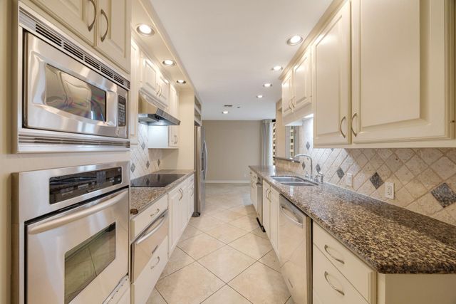 3350 Mccue Road 802, Houston, TX 77056
