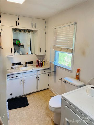 1611 Valwood Place NE, Lenoir, NC 28645