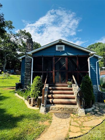 1611 Valwood Place NE, Lenoir, NC 28645