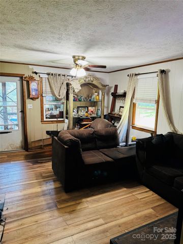 1611 Valwood Place NE, Lenoir, NC 28645