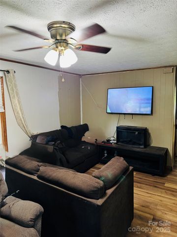 1611 Valwood Place NE, Lenoir, NC 28645