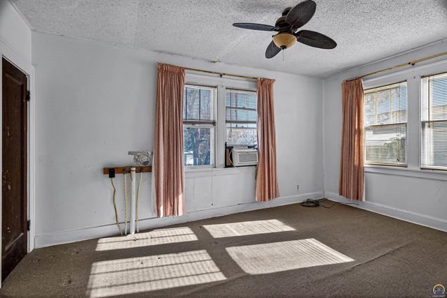 904 SW Jewell AVE, Topeka, KS 66606