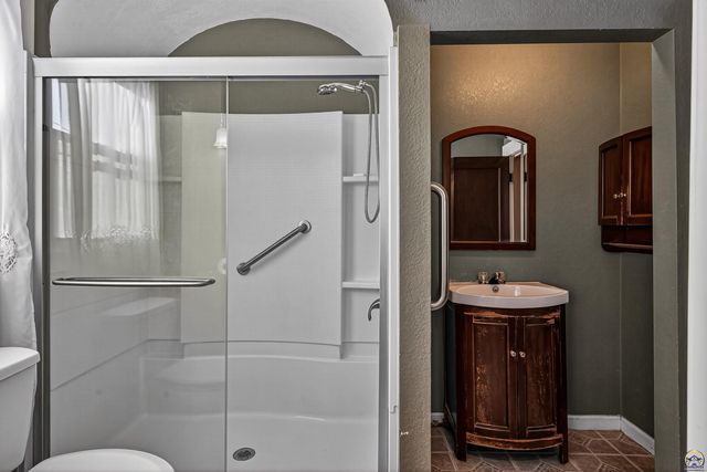 904 SW Jewell AVE, Topeka, KS 66606