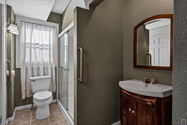 904 SW Jewell AVE, Topeka, KS 66606