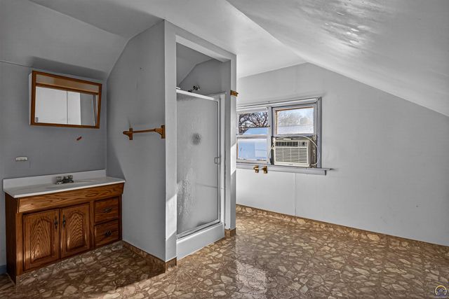 904 SW Jewell AVE, Topeka, KS 66606