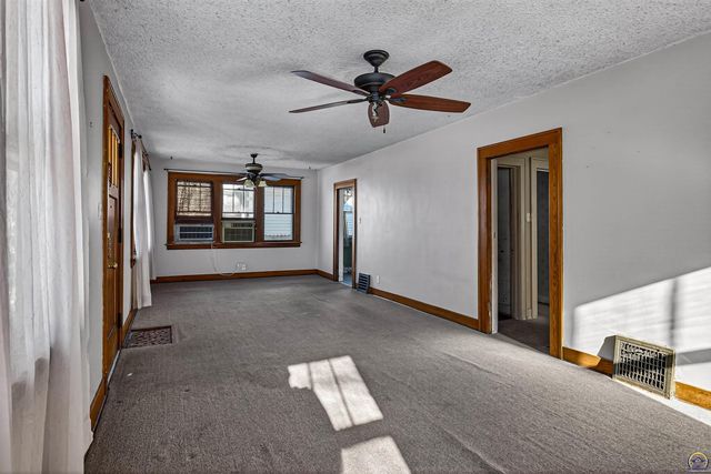 904 SW Jewell AVE, Topeka, KS 66606