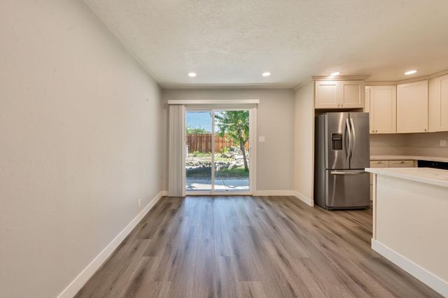 881 Reuter Dr, West Sacramento, CA 95605