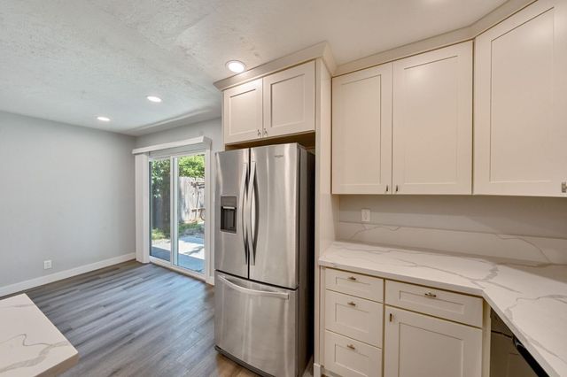 881 Reuter Dr, West Sacramento, CA 95605