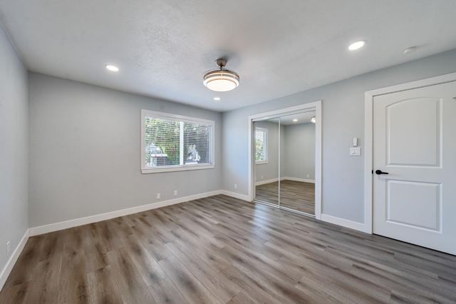 881 Reuter Dr, West Sacramento, CA 95605