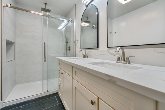 881 Reuter Dr, West Sacramento, CA 95605