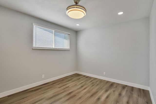 881 Reuter Dr, West Sacramento, CA 95605