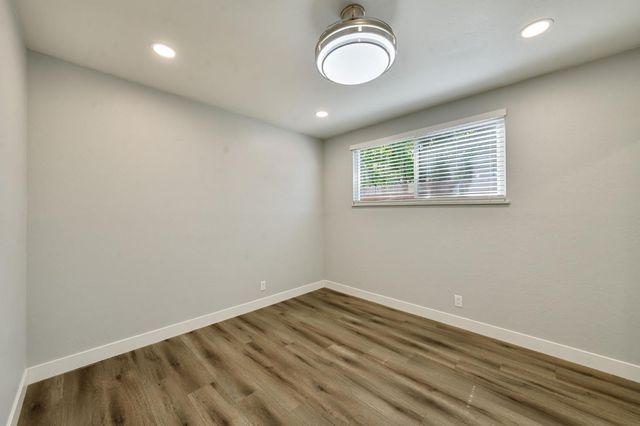 881 Reuter Dr, West Sacramento, CA 95605