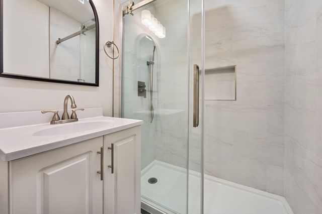 881 Reuter Dr, West Sacramento, CA 95605