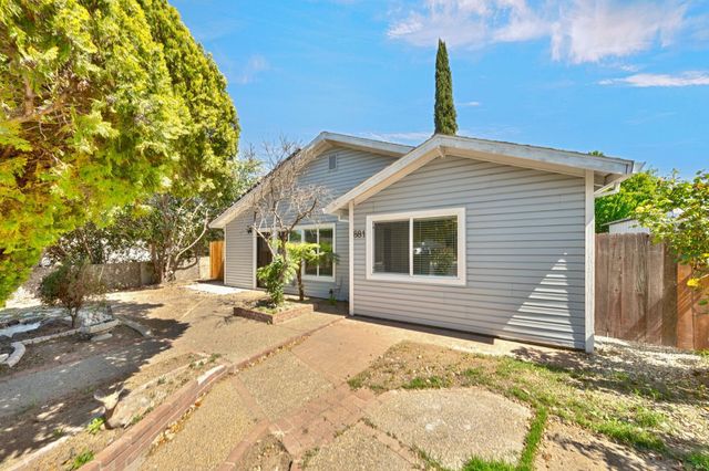 881 Reuter Dr, West Sacramento, CA 95605