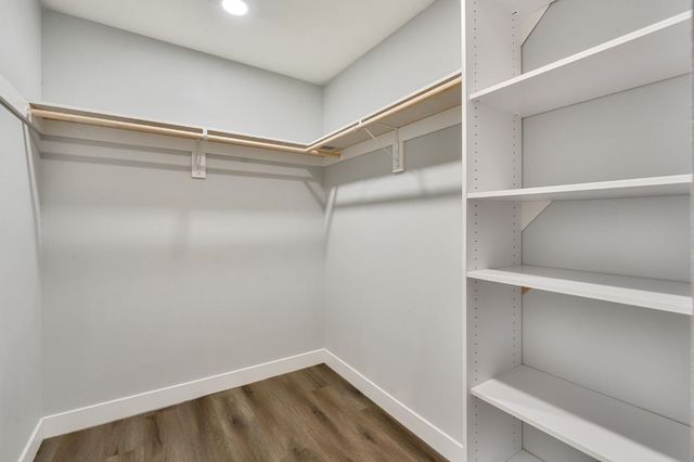 881 Reuter Dr, West Sacramento, CA 95605