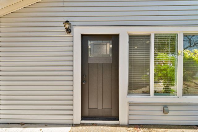 881 Reuter Dr, West Sacramento, CA 95605