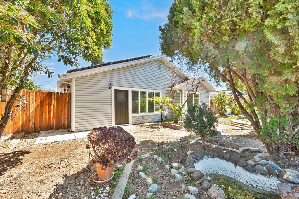 881 Reuter Dr, West Sacramento, CA 95605