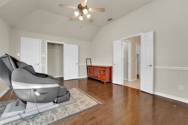 2720 Eastland Drive, Grand Prairie, TX 75052