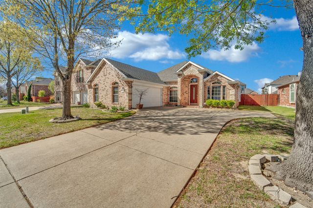 2720 Eastland Drive, Grand Prairie, TX 75052