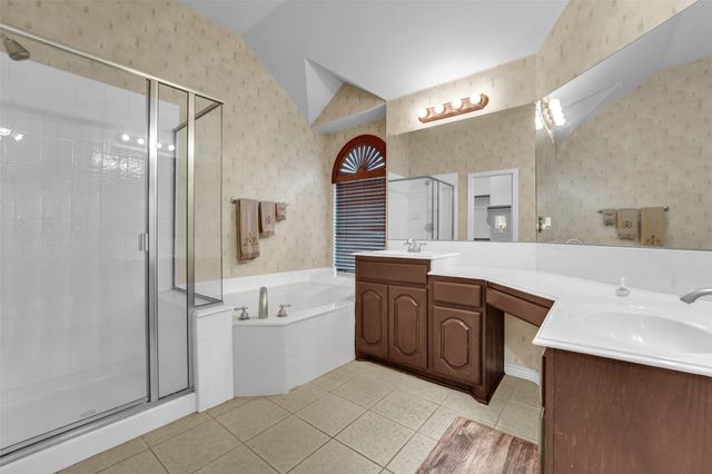 2720 Eastland Drive, Grand Prairie, TX 75052