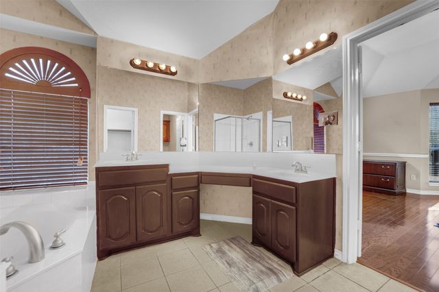 2720 Eastland Drive, Grand Prairie, TX 75052