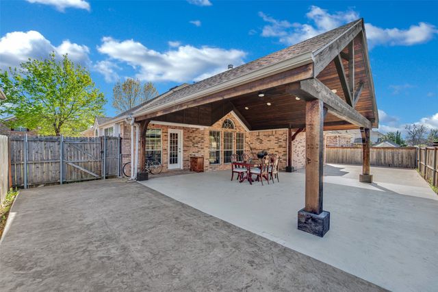 2720 Eastland Drive, Grand Prairie, TX 75052