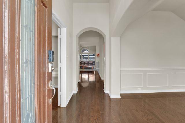 2720 Eastland Drive, Grand Prairie, TX 75052