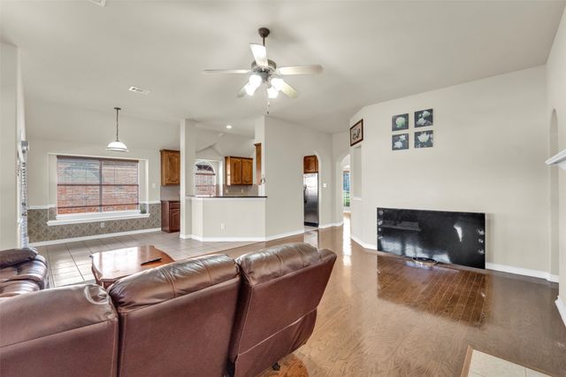 2720 Eastland Drive, Grand Prairie, TX 75052