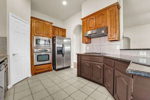 2720 Eastland Drive, Grand Prairie, TX 75052