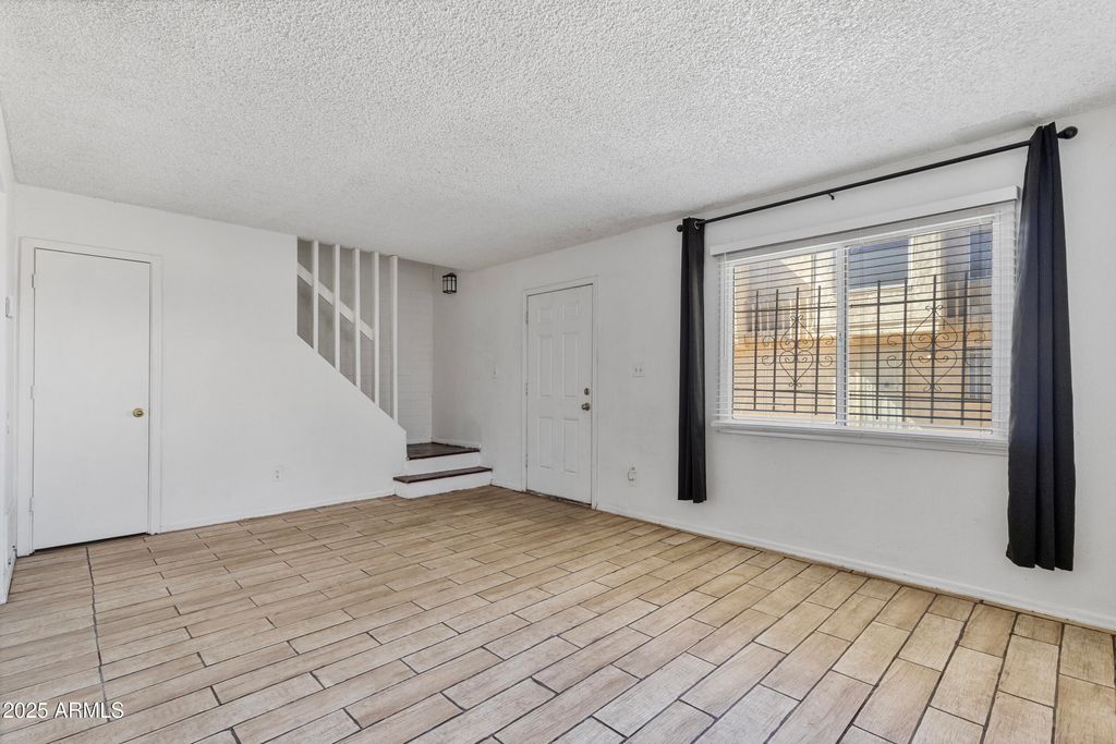 4514 E WOOD Street, Phoenix, AZ 85040