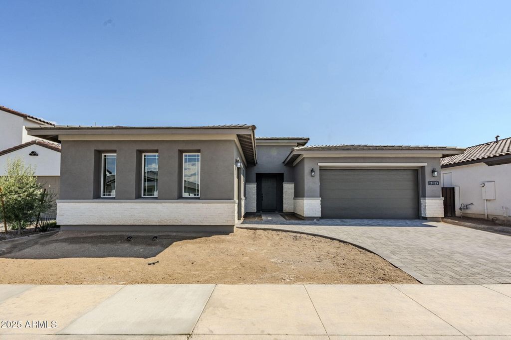 17625 W CRAWFORDSVILLE Drive, Surprise, AZ 85388