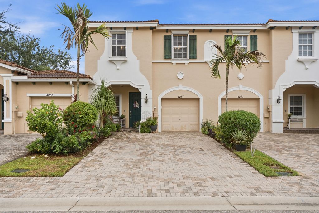 4257 SW PINE COVE Court, Stuart, FL 34997