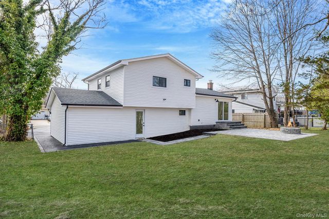 28 Nadel Drive, Riverhead, NY 11901