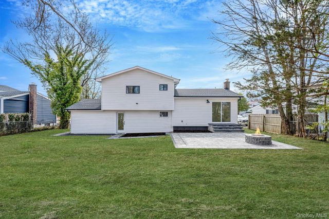 28 Nadel Drive, Riverhead, NY 11901