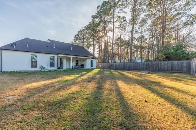 1290 Tallow Circle, Sour Lake, TX 77659