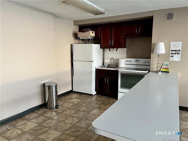 155 Brewster Street 2F, Bridgeport, CT 06605
