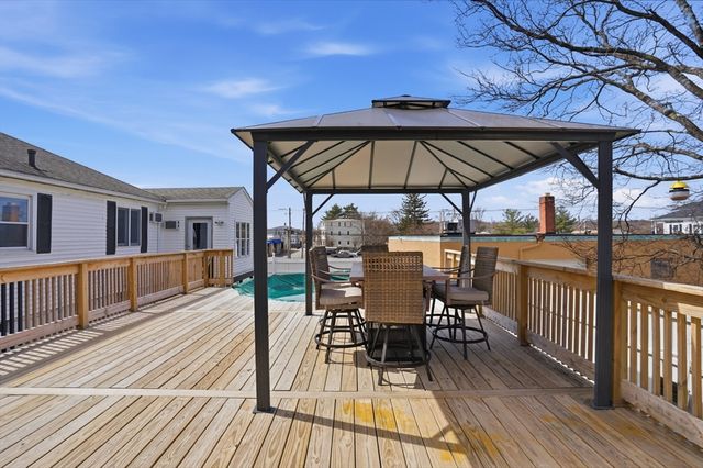 16 Brown St, North Providence, RI 02904