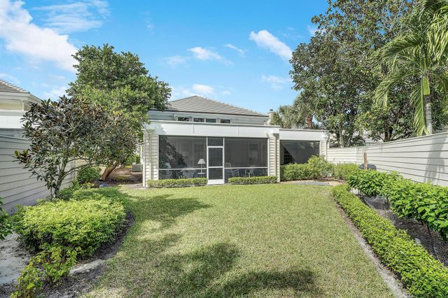 7164 SE Greenview Place, Hobe Sound, FL 33455