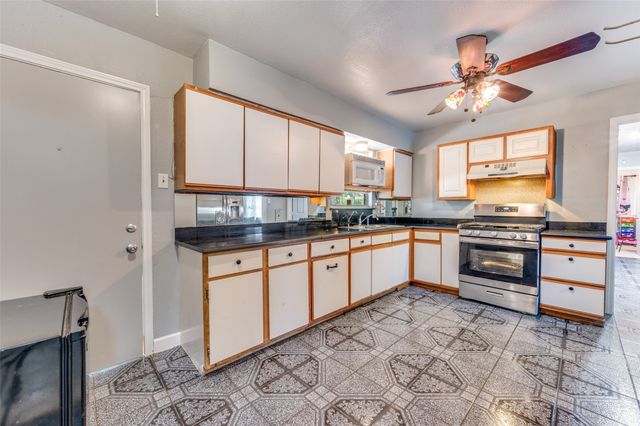 2505 Albemarle Drive, Farmers Branch, TX 75234